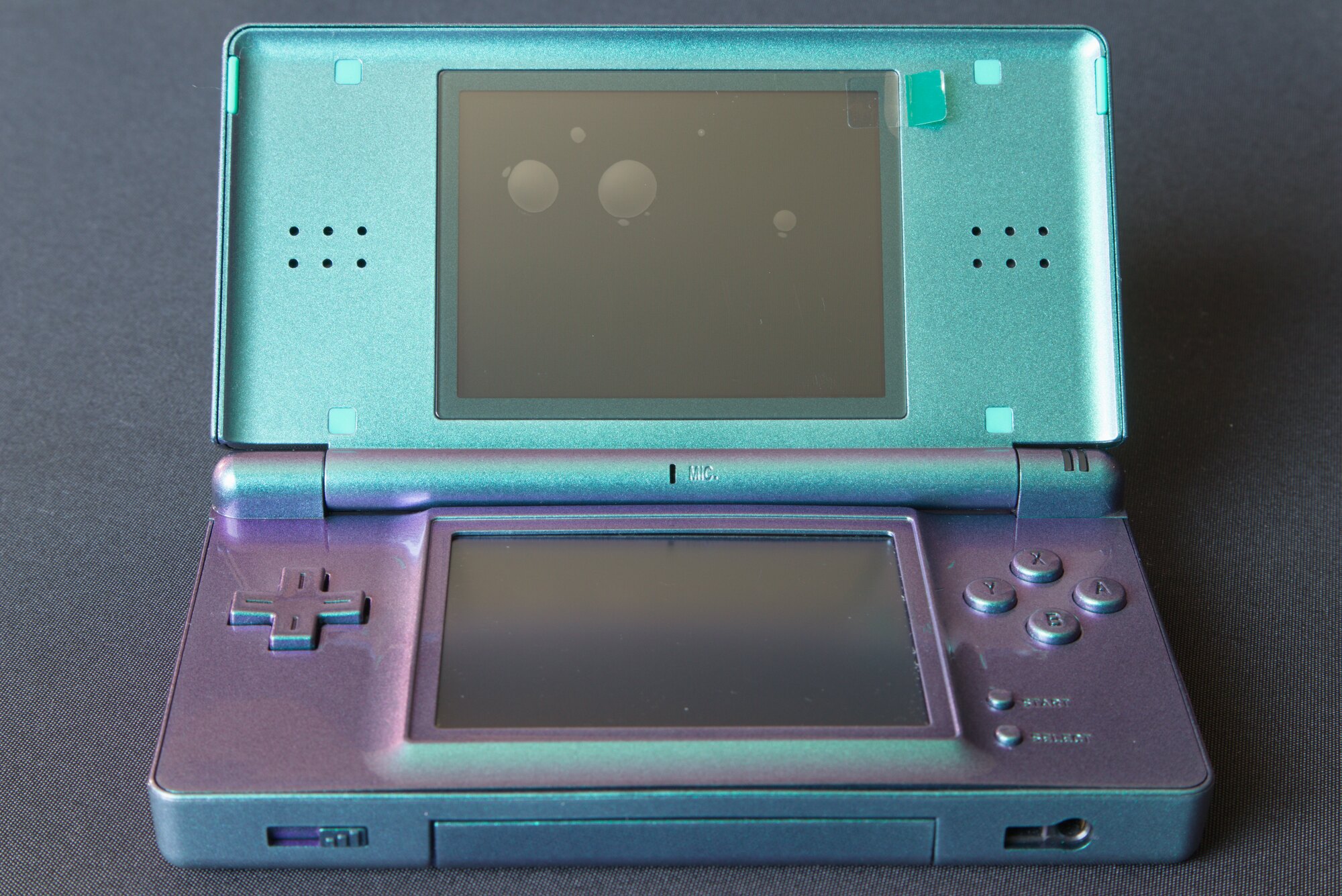 #02/10 | Nintendo DS Lite | Chameleon Green