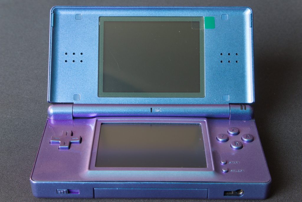 #03/10 | Nintendo DS Lite | Chameleon Purple